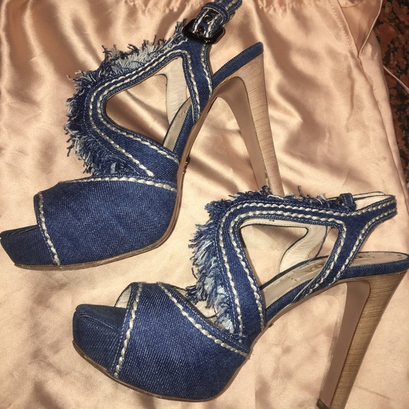 Prada - Picture 3 of 6